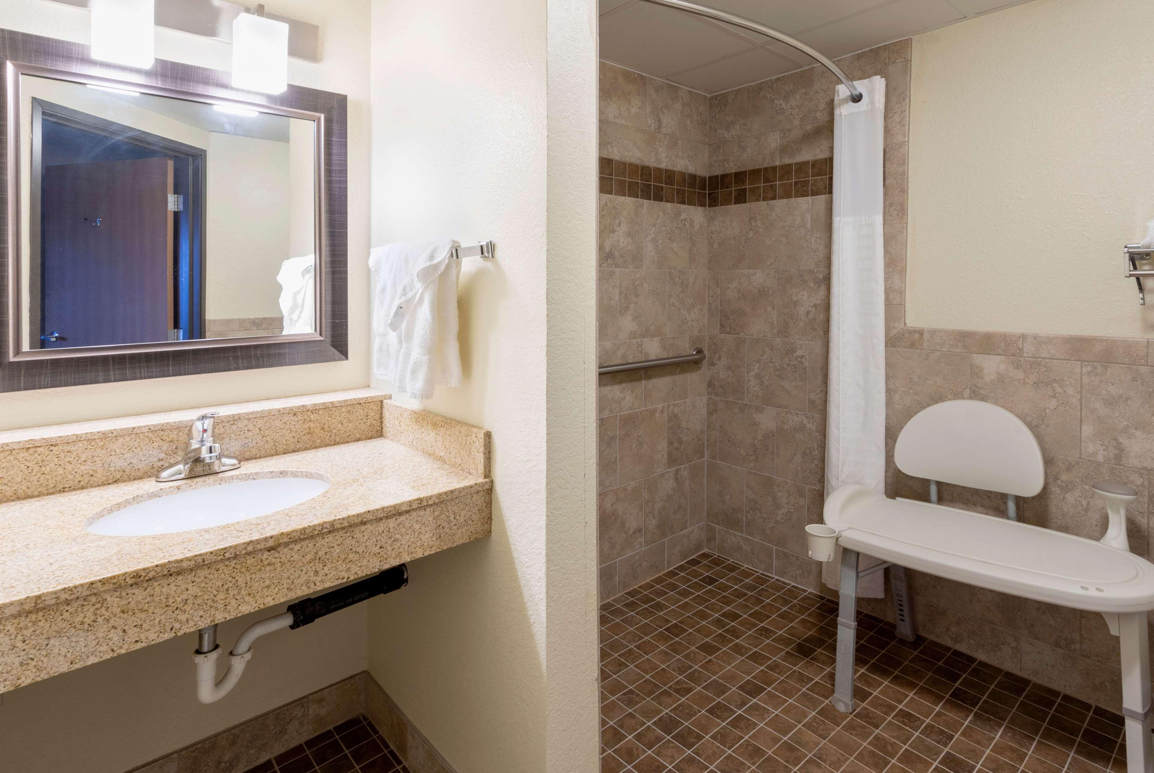 Americinn By Wyndham Fergus Falls Conference Center Екстериор снимка