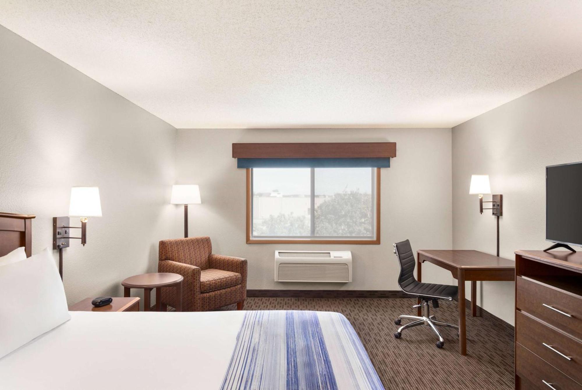 Americinn By Wyndham Fergus Falls Conference Center Екстериор снимка