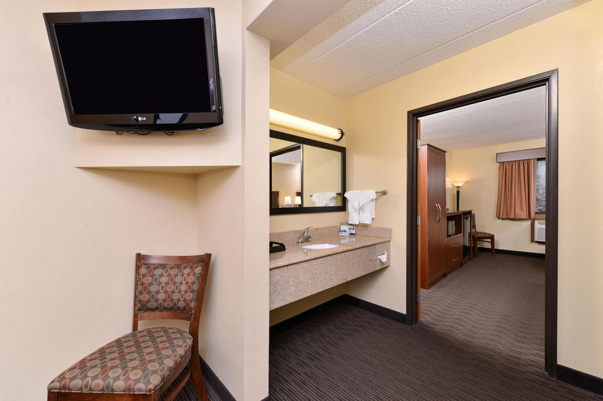 Americinn By Wyndham Fergus Falls Conference Center Екстериор снимка